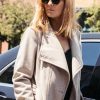 kelly reilly yellowstone beth dutton white coat