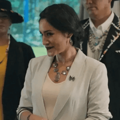 Angela Blue Thunder Yellowstone S05 White Blazer