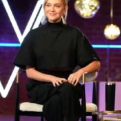 Kelsea Ballerini on The Voice Season 27 wears a chic crop mockneck top, combining a modern, cropped silhouette with a sleek, fitted design for a stylish, edgy look.
