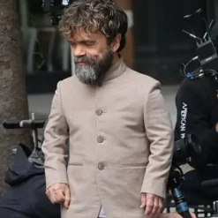 Peter Dinklage wearing a beige blazer in NYC, 2025 – tailored fit with notch lapels and single-breasted design.